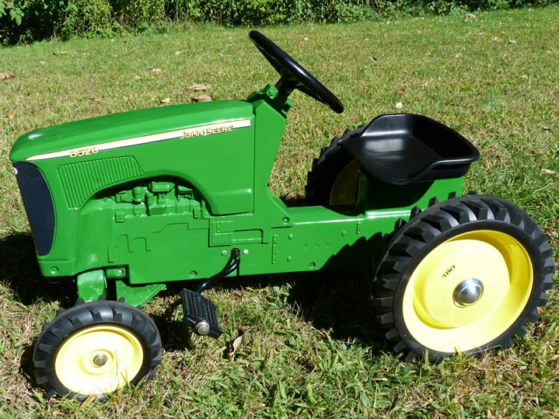 Les tracteurs à pédales 6910