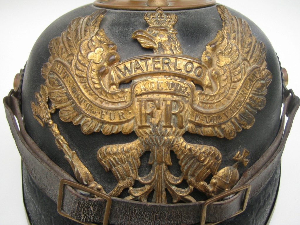 Les casques à pointe: banderole "Waterloo" et "Waterloo-Peninsula."  Ir78fa11
