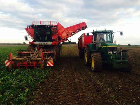 Photos de vos tracteurs - Page 10 Machin10