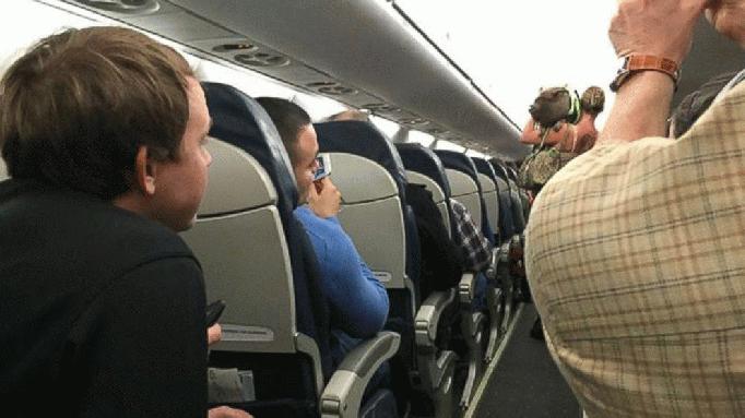 Woman asked to leave plane after her pig becomes disruptive Ht_whe10