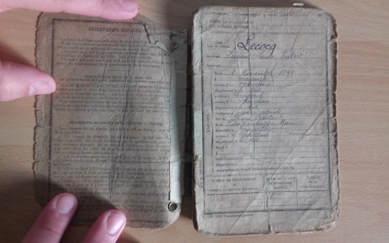 Livret militaire et 2 ou 3 documents de mon Grand Père.  20141113