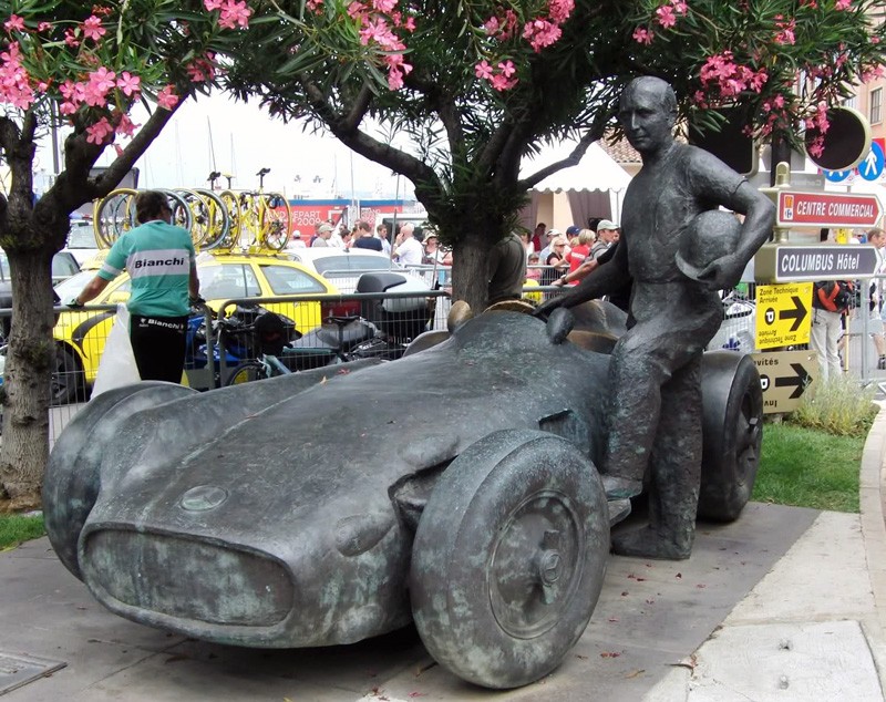 Sculpture de Juan Manuel Fangio - Monaco 2a9tr910