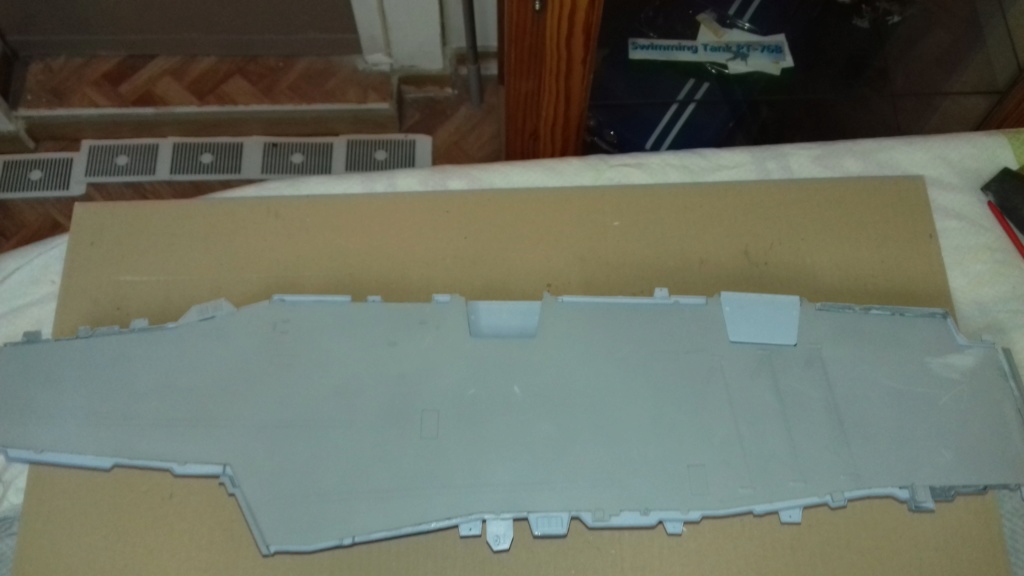 PORTE AVIONS CHARLES DE GAULLE 1/400 DE CHEZ HELLER 1314