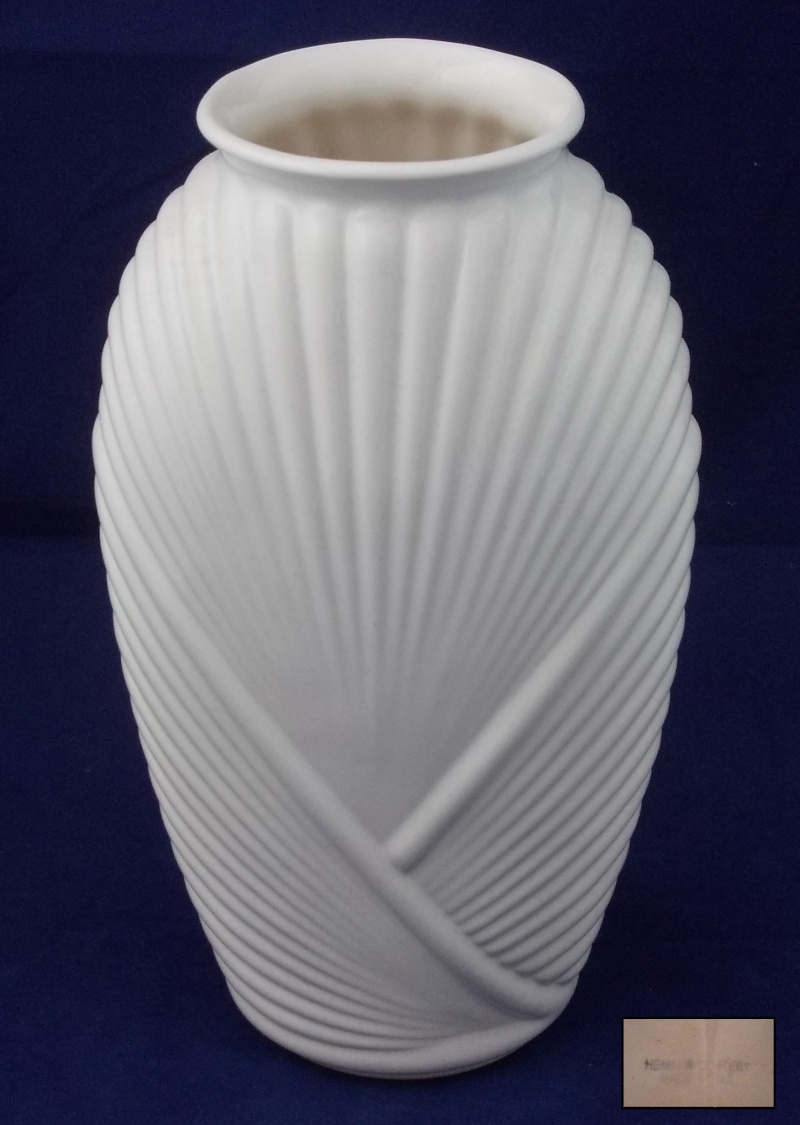 A tall white Hemara Pottery Vase for gallery Hemara10