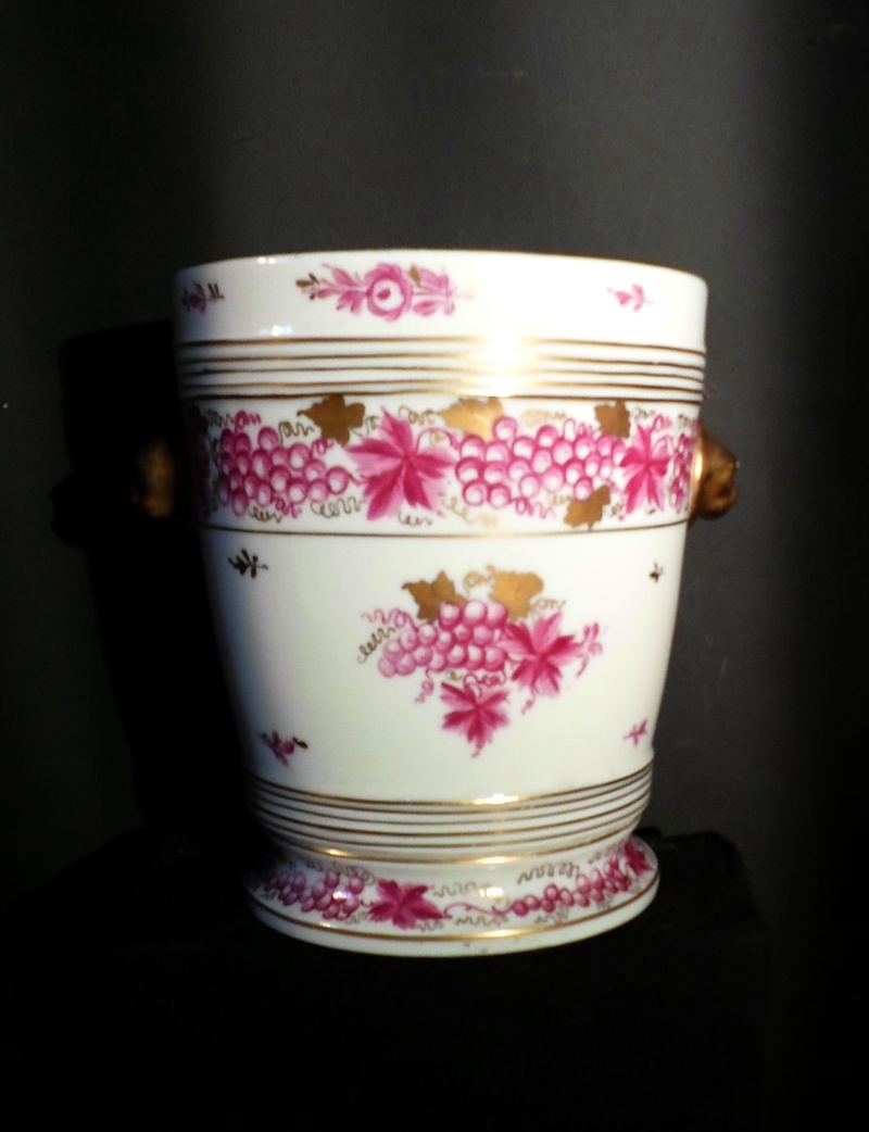 cache pot porcelaine de Chelsea  XVIIIeme marque à l'ancre d'or. Cachep10