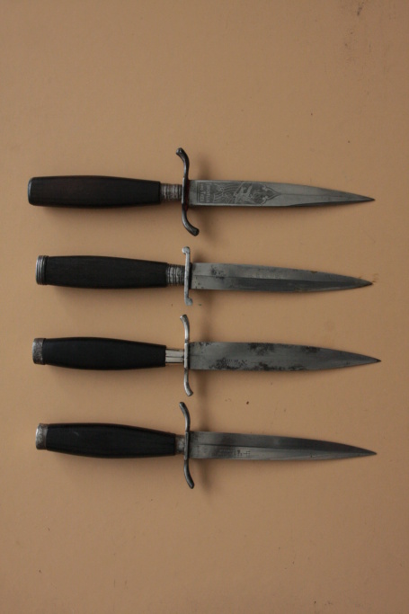 Les couteaux - poignards "non réglementaires"  Img_9712