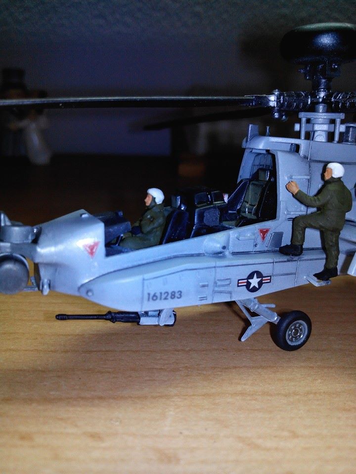helicoptere APACHE.kit academy au 1/72 - Page 3 10411810