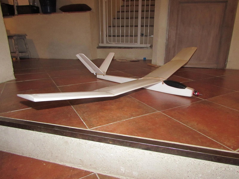 Construction du polytwo, moto-planeur 2 axes V-tail 150cm en dépron - Page 4 Img_5111
