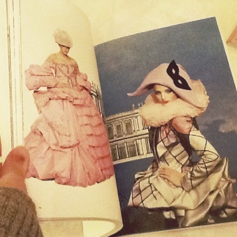 Talk Fashion with Marie Antoinette - autour d'une tasse de thé et de trois livres sur les modes Blogge14