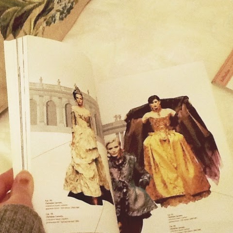 Talk Fashion with Marie Antoinette - autour d'une tasse de thé et de trois livres sur les modes Blogge16