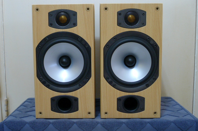 Monitor Audio Bronze B2 bookshelf speakers (Used) SOLD P1090758