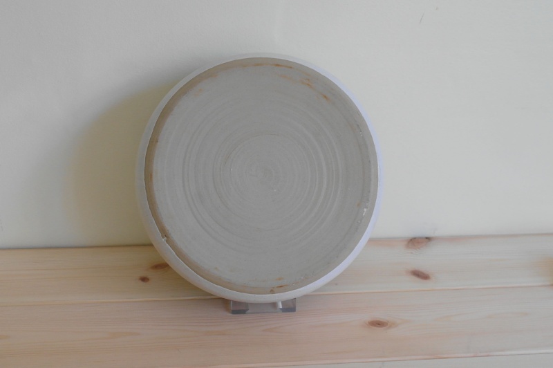 Blue and White Pottery Dish Marked with a Single impressed L Bowl_112