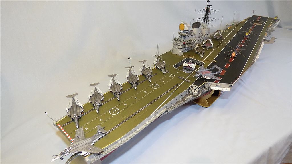  Flugzeugträger HMS Victorious R38 (Oriel) 1:200 gebaut von Uwe Grawunder Galerie P1000919