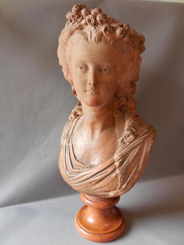 A vendre: bustes de Marie Antoinette? Ebd42610