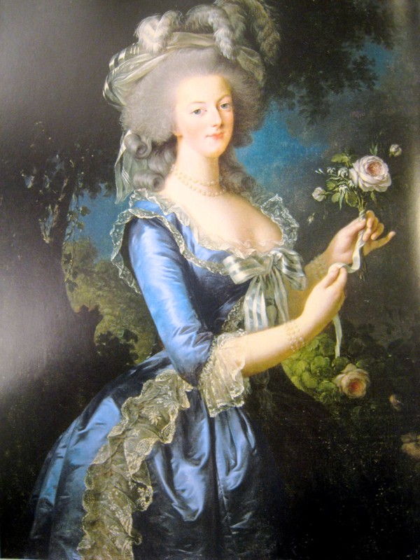 Les atours de Marie-Antoinette recréés Im1-210