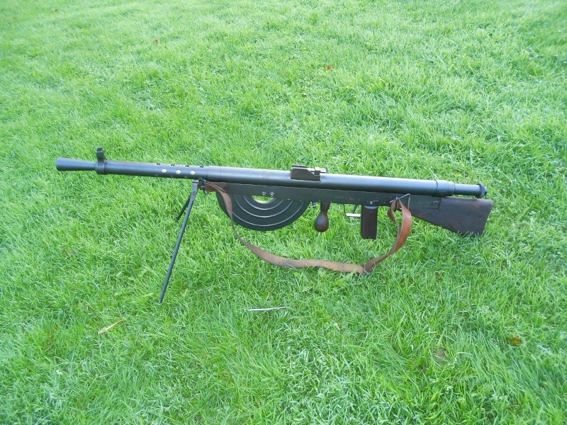 cartouches signaux ruggieri dispositif anti aerien 24/29 et chauchat , et musettes chauchat + machette Dscn9911