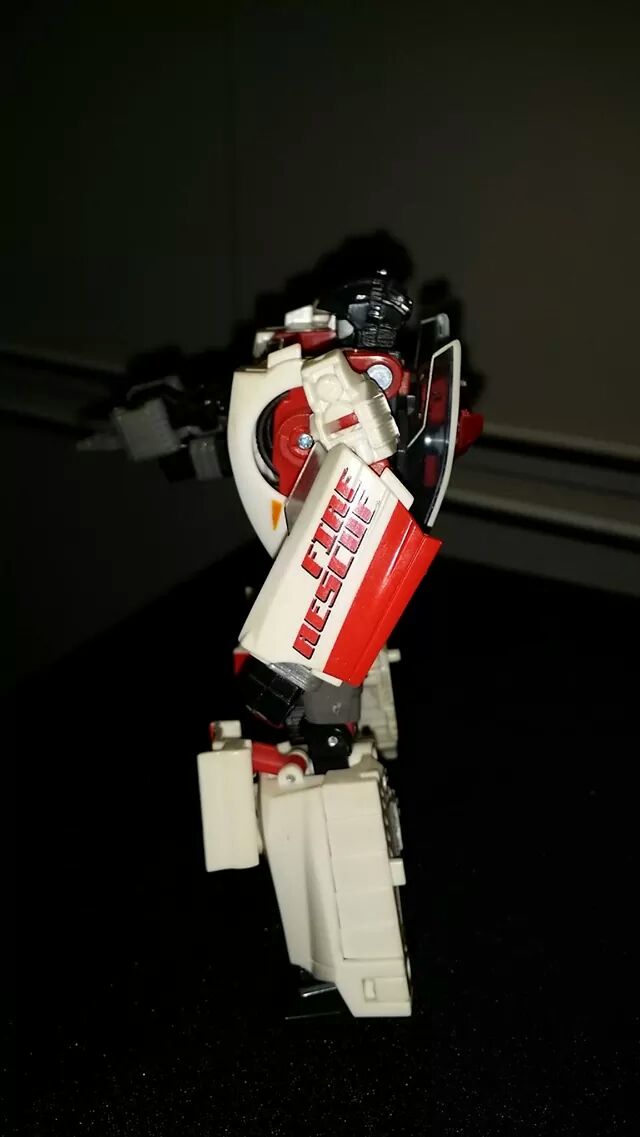 Collection Transformers de sylv1 (AOE, CHUG, TF PRIME, BH, MP, LABELS INDÉS ET G1.. ) - Page 24 Img_1914