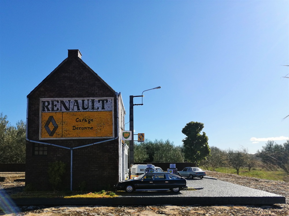 Maquette n°069 : L'Agent Renault Deronne de Leers - Années 70 069-2010