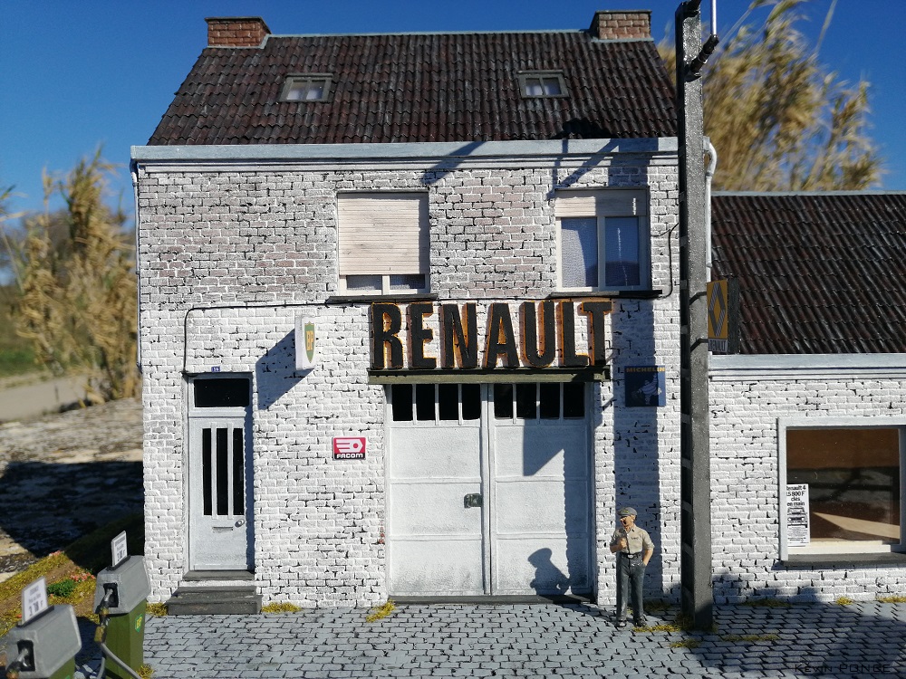 Maquette n°069 : L'Agent Renault Deronne de Leers - Années 70 069-2030