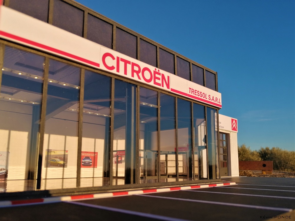 Maquette n°073 : La Concession Citroën style années 90 073-2015