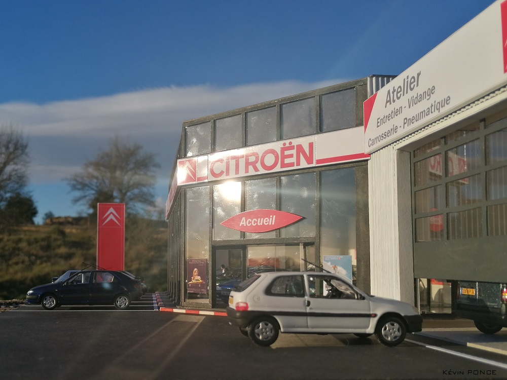 Maquette n°073 : La Concession Citroën style années 90 073-2035