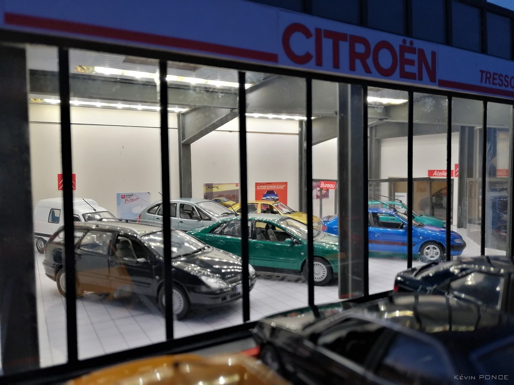 Maquette n°073 : La Concession Citroën style années 90 073-2054