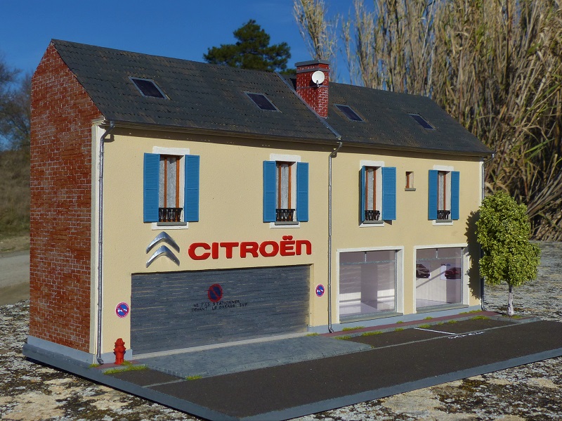 Maquette n°083 : L'Agent Citroën Centre-Ville 083-2017