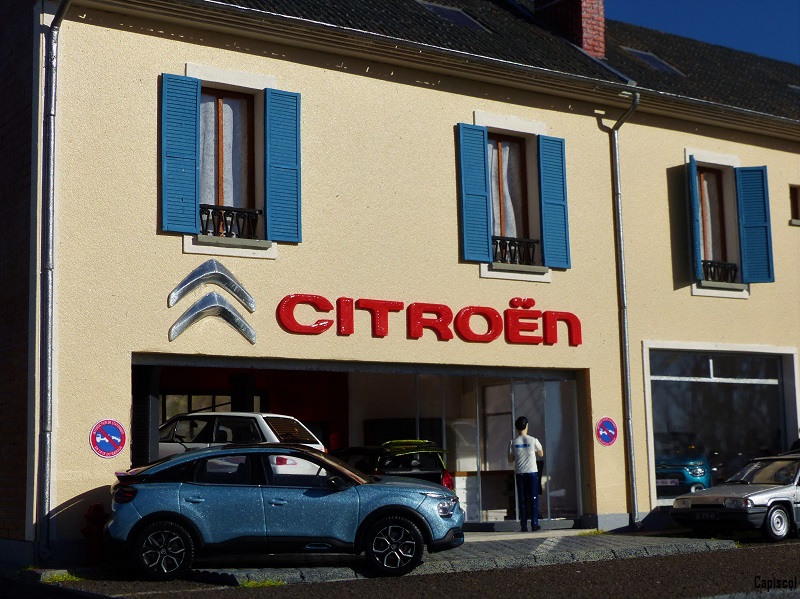 Maquette n°083 : L'Agent Citroën Centre-Ville 083-2028