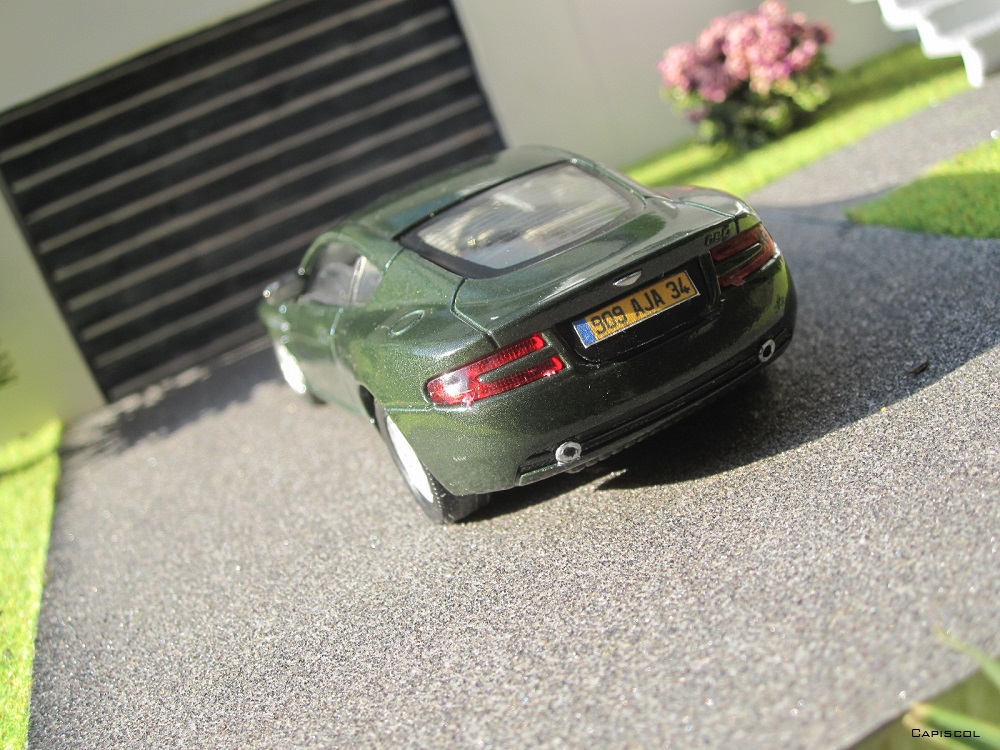DB9 Aston_13