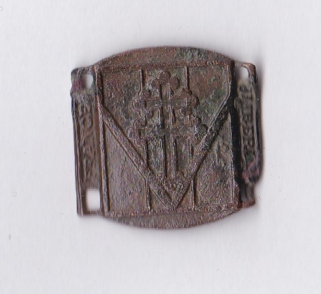 petite plaque avec  croix de lorraine et un grand V WW2 Img_2011