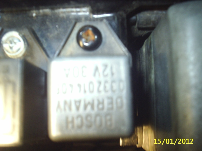 veilleuse qui s'éteint lors du passge position clé code/phare S3000015