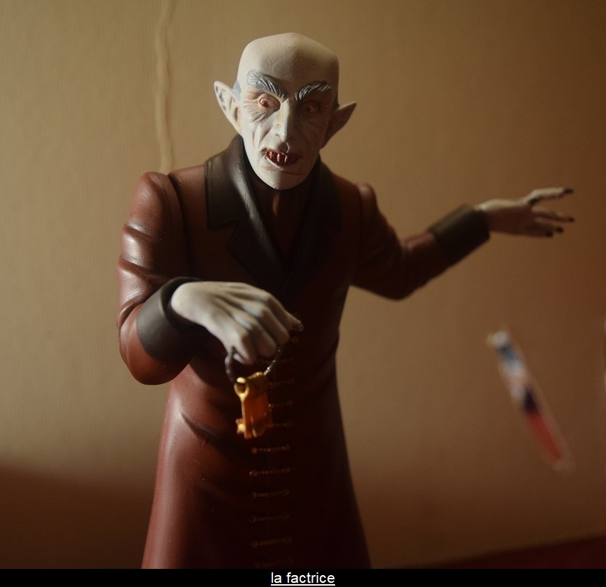 *  1/8 Figurine NOSFERATU  - MONARCH - FINIE - Dsc_0119