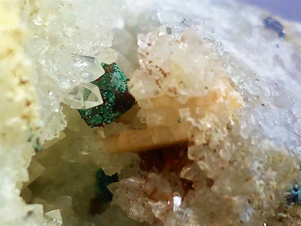 Minéraux de la mine CLARA autres que la Fluorite et la barite - Page 4 Img_1213