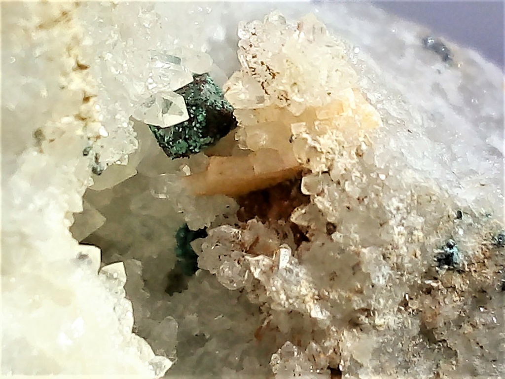Minéraux de la mine CLARA autres que la Fluorite et la barite - Page 4 Img_1214