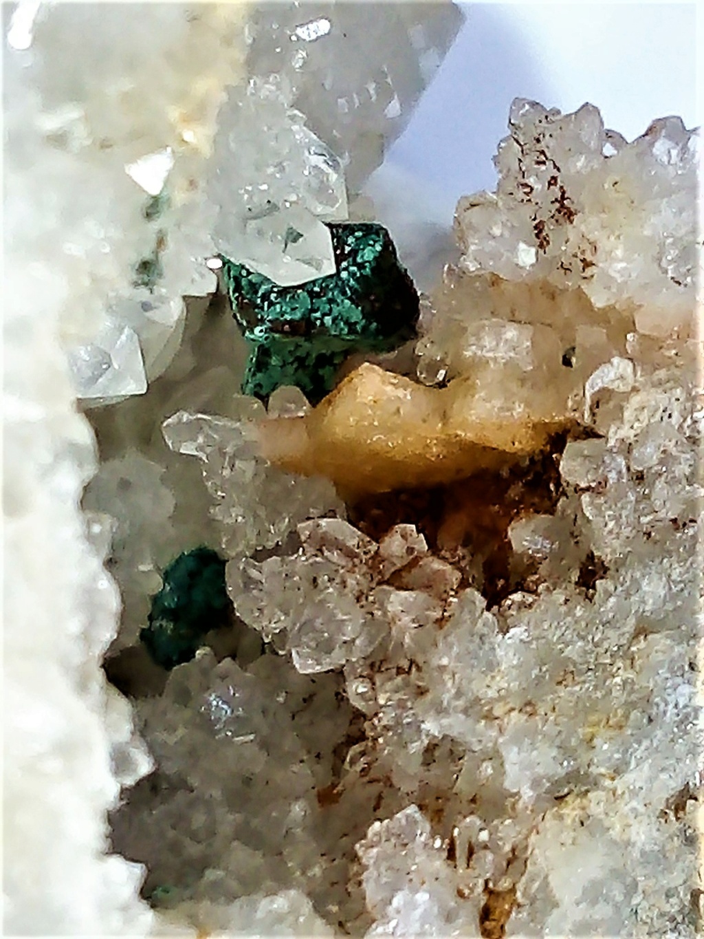 Minéraux de la mine CLARA autres que la Fluorite et la barite - Page 4 Img_1215