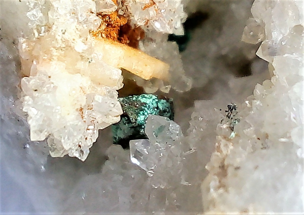 Minéraux de la mine CLARA autres que la Fluorite et la barite - Page 4 Img_1216