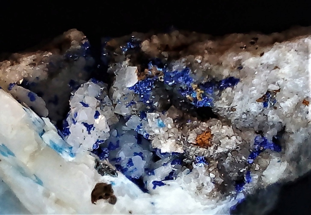 Divers micros ,Azurite ,malachite ,baryte sur quartz. Img_1388