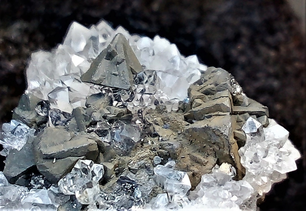 Minéraux de la mine CLARA autres que la Fluorite et la barite - Page 6 Img_1414