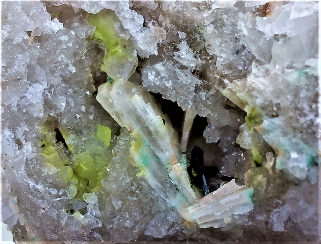Minéraux de la mine CLARA autres que la Fluorite et la barite - Page 7 Img_1563