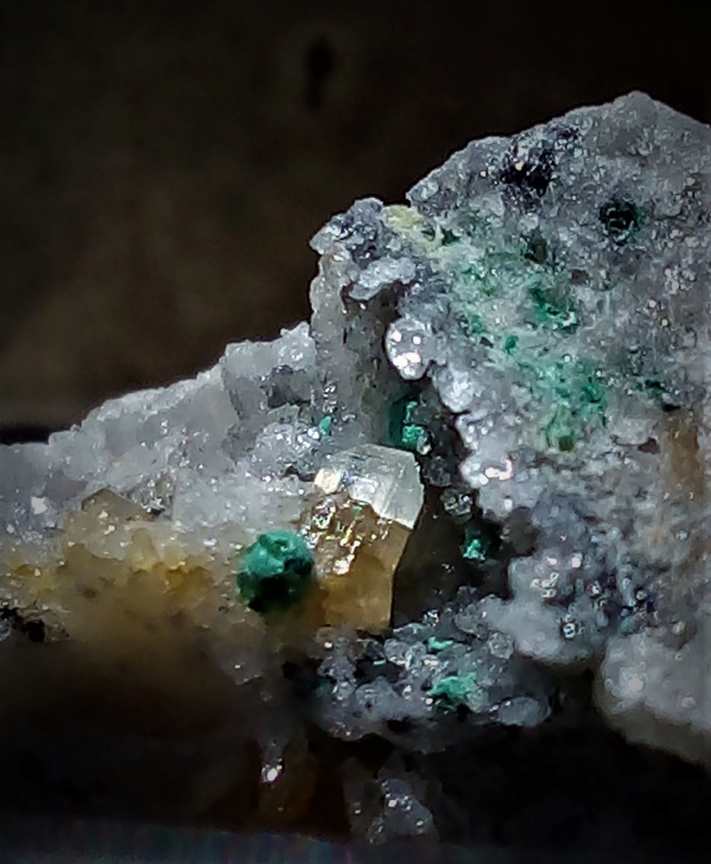 Minéraux de la mine CLARA autres que la Fluorite et la barite - Page 3 Img_2380