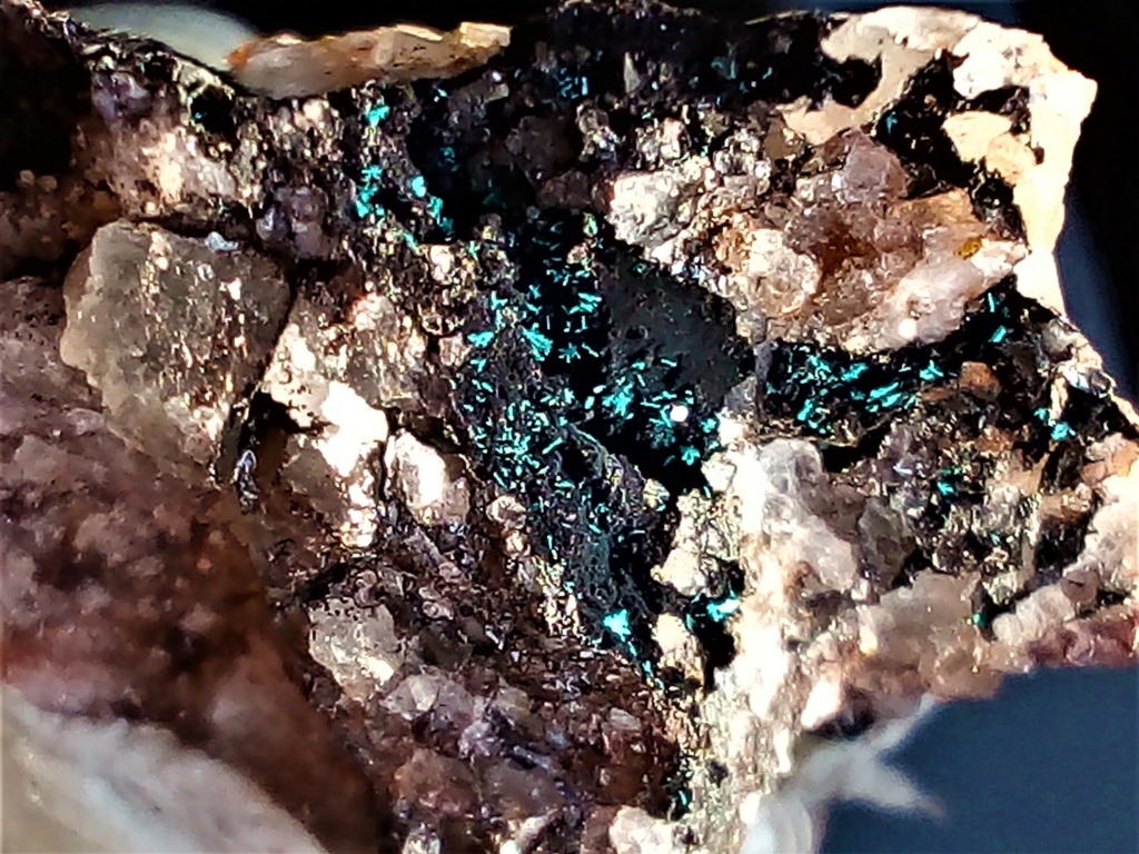 Minéraux de la mine CLARA autres que la Fluorite et la barite - Page 3 Img_2796