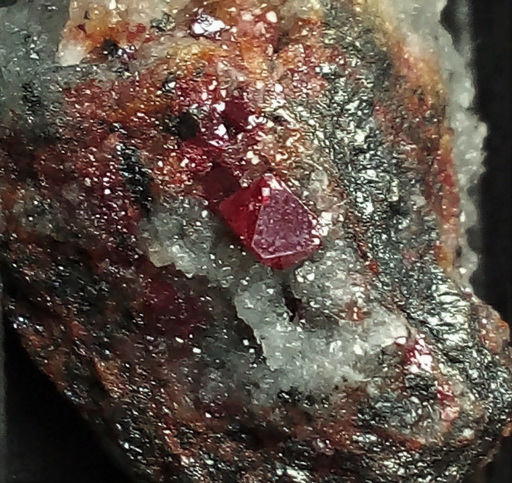 Minéraux de la mine CLARA autres que la Fluorite et la barite - Page 3 Img_2887