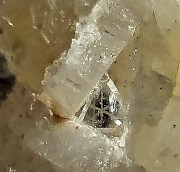 Minéraux de la mine CLARA autres que la Fluorite et la barite - Page 3 Img_2895