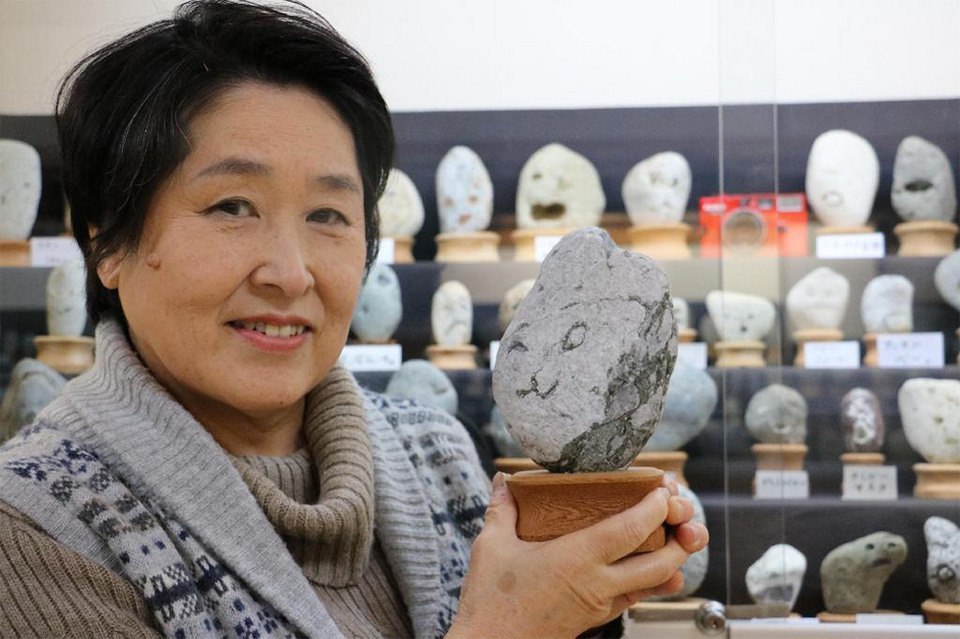 В Японии есть музей камней, которые выглядят как человеческие лица -utvqe10