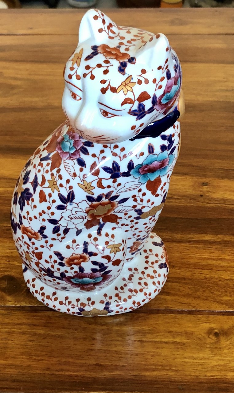 Modern Canton Chinese porcelain copy of a Japanese Imari Cat  Cat_111