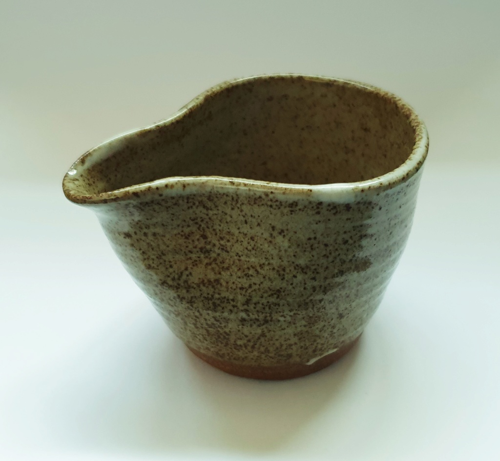 studio pottery pourer for ID, HH mark? 20200715