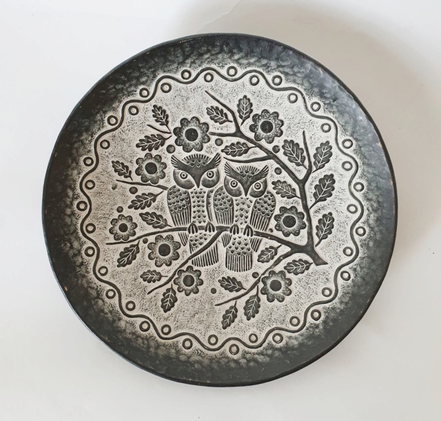 Studio pottery plate id help 20211212