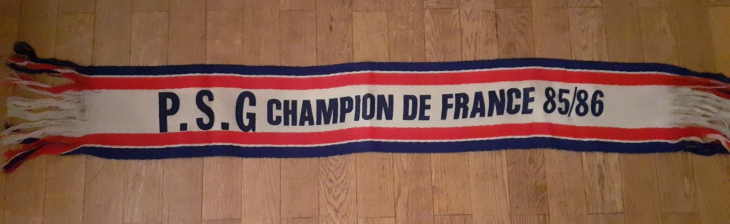 Recherche écharpe PSG Champion de France 85 86 20210511
