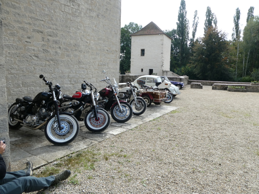 dimanche 26 septembre 2021 expo voitures anciennes château de Chazeuil (21)et ensuite Maxi rétro à Maxilly sur Saône(21) P1030212