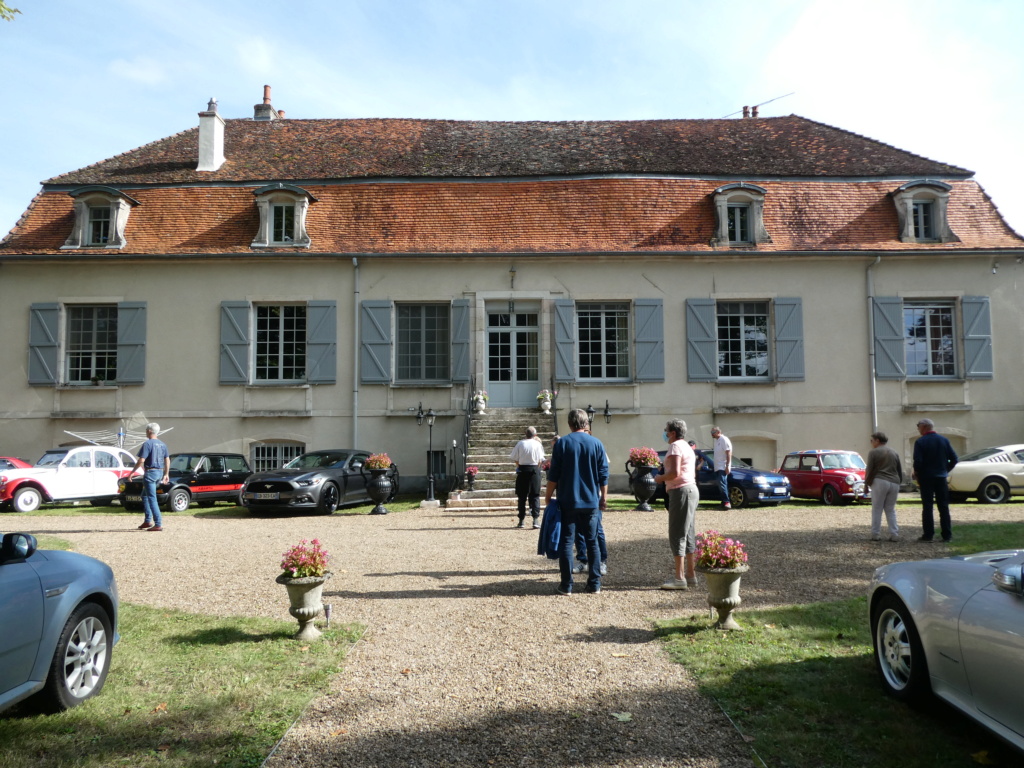 dimanche 26 septembre 2021 expo voitures anciennes château de Chazeuil (21)et ensuite Maxi rétro à Maxilly sur Saône(21) P1030216